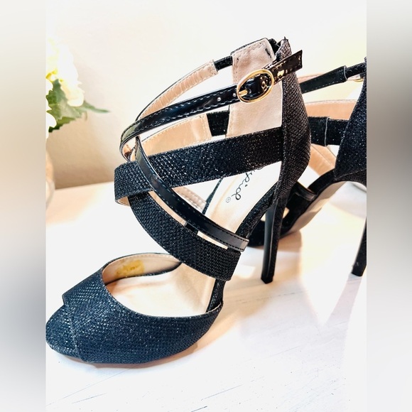 Qupid Women Glitter Peep Toe Criss Cross Stiletto Heel Sandal, Black, Size 7.5 - Picture 4 of 8